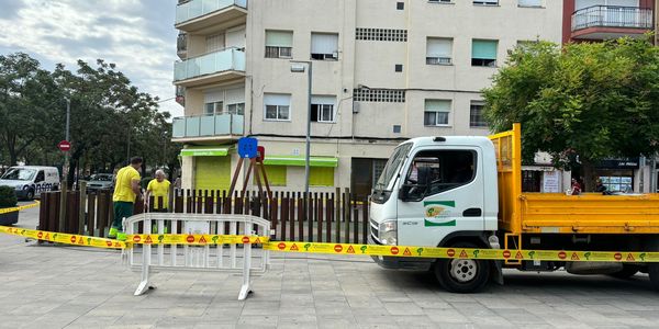 Actes incívics obliguen a tancar els parcs infantils de Plaça Espanya i Mèlies per a la seva reforma