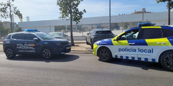 L’Operació conjunta de Policia Local i Policia Nacional identifica persones en situació irregular i se’n detenen dues més per tinença de droga