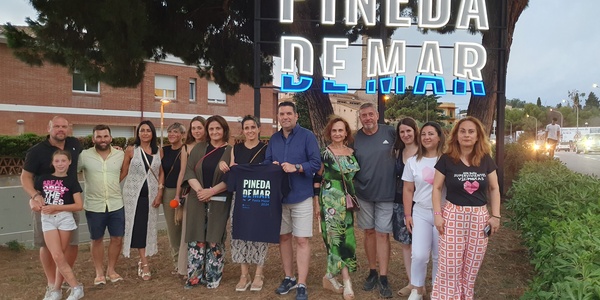 Pineda il·lumina les noves lletres de benvinguda al municipi